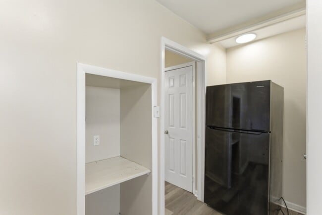 Building Photo - 109 N Cruze St