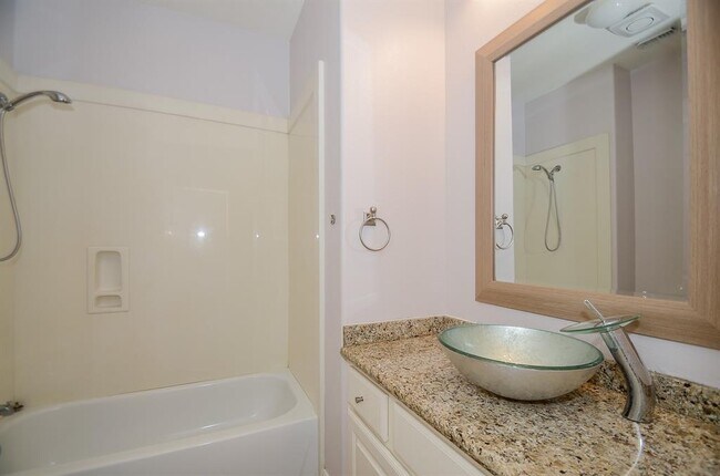 Building Photo - 15127 Oldtown Bridge Ct