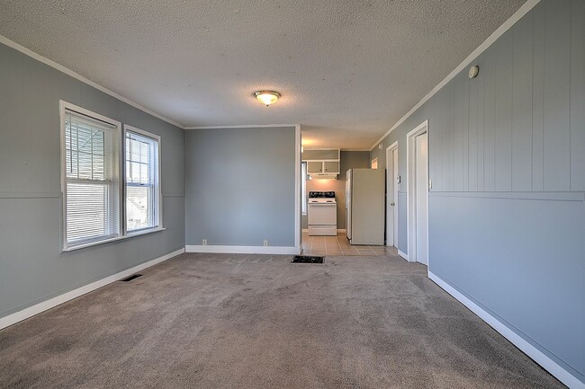 Building Photo - 1408 W College St