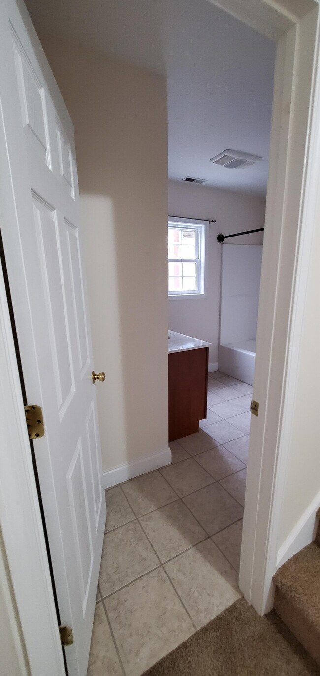 Building Photo - 172 Beth Ln