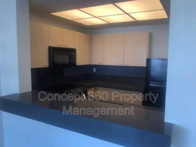 Building Photo - 525 E SEASIDE Way