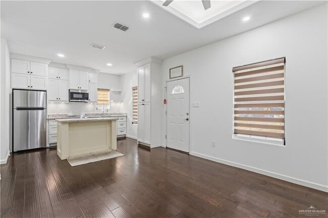 Building Photo - 17 Melanie Dr