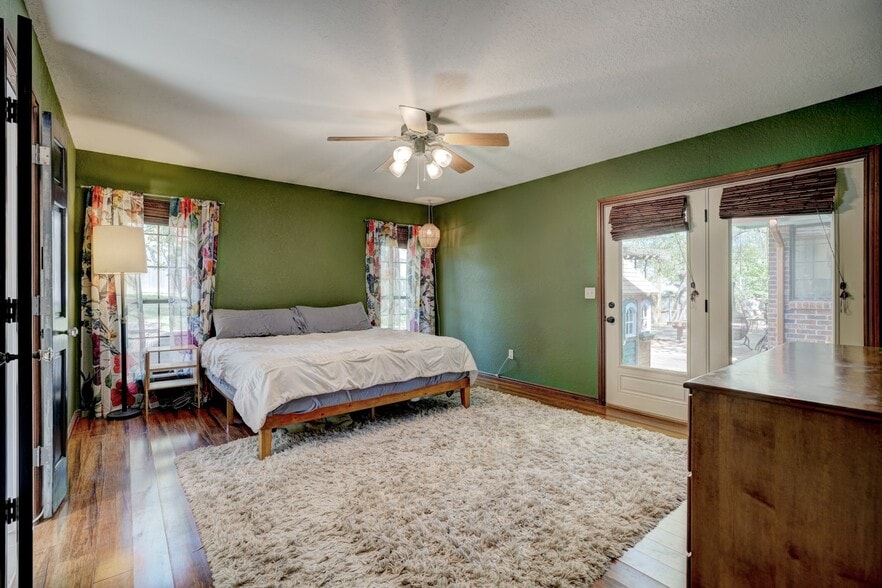 Mater Bedroom with Third Door to Back Deck - 1409 Folkstone