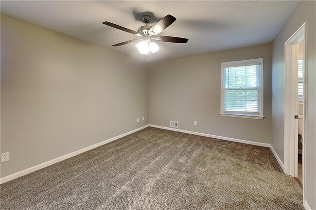 Building Photo - 122 Sherwood Forest Dr