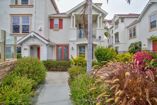 Primary Photo - 825 Harbor Cliff Way, Unit 265