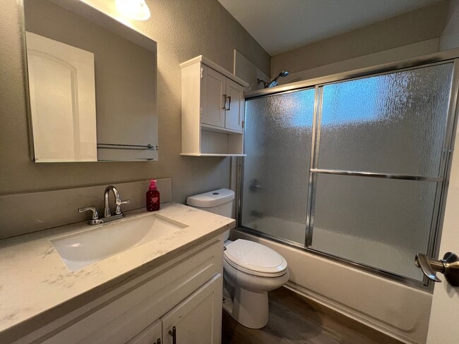 Building Photo - Lovely updated home with large backyard, close to Fair Oaks schools!