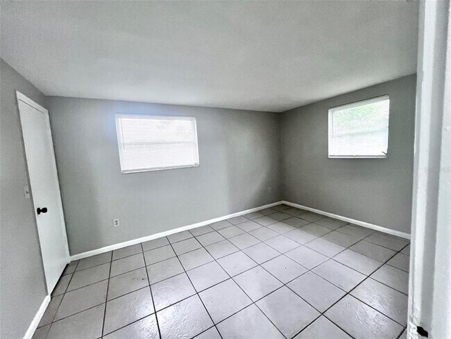 Building Photo - 7204 Isle Dr