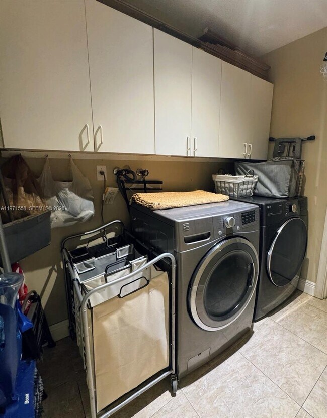 Building Photo - 834 Verona Lake Dr