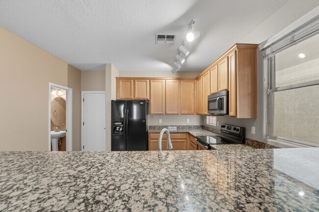Building Photo - Stunning 3-bedroom, 2.5-bathroom home in t...