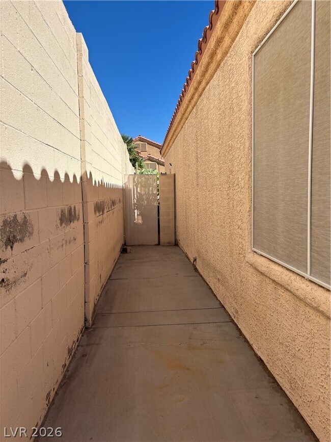 Building Photo - 1601 Tranquil Meadows Ln