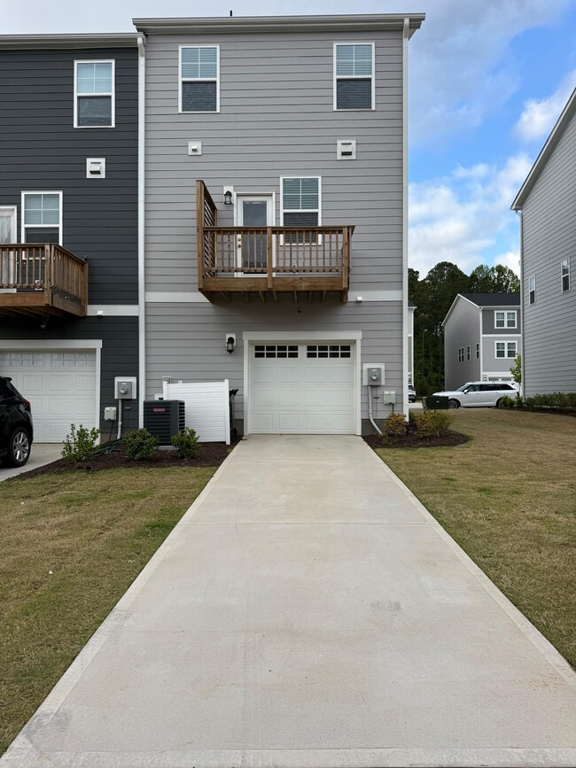 Building Photo - 409 Deercroft Dr