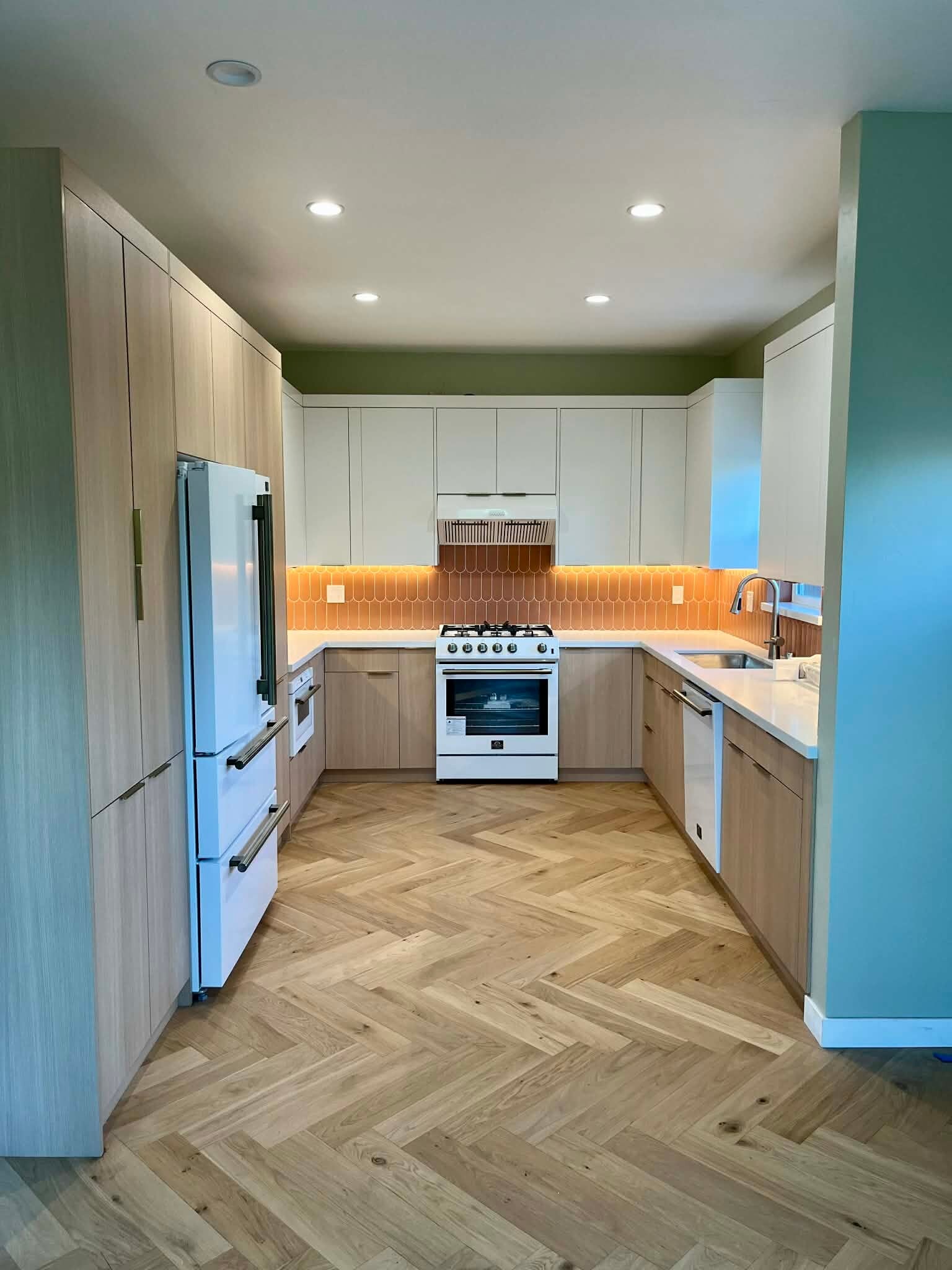 Building Photo - 550 Palm Ave