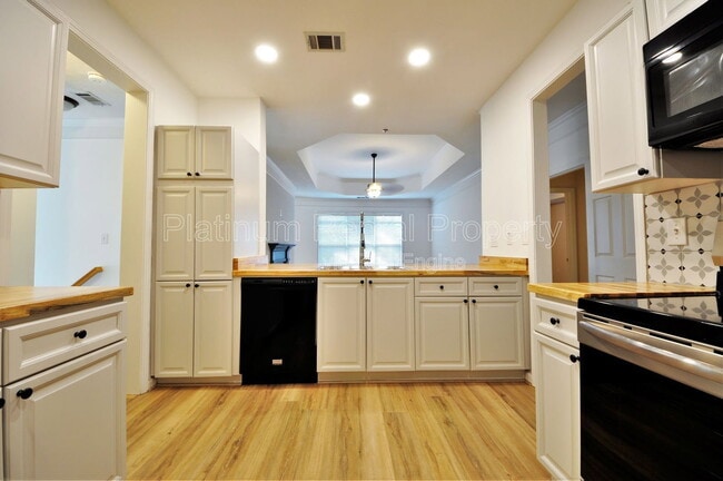 Building Photo - 1032 Whitshire Way