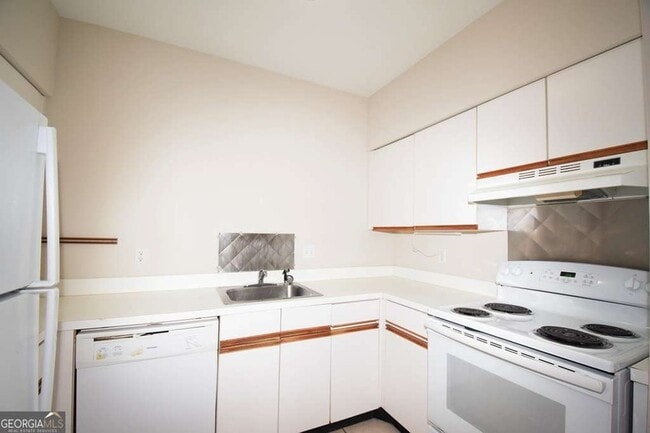 Building Photo - 1421 W Peachtree St NE