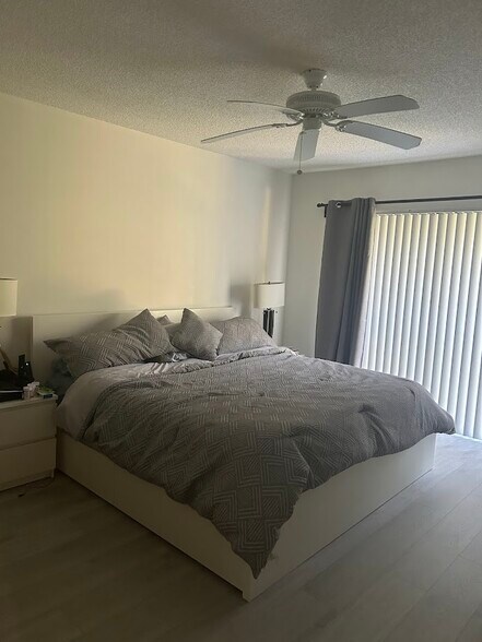 Building Photo - 3424 Torremolinos Ave
