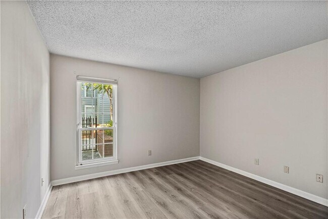 Building Photo - 619 Granville Ct