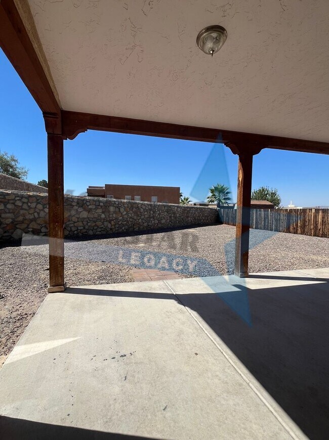 Building Photo - 3 Bedroom Home - Available Now!