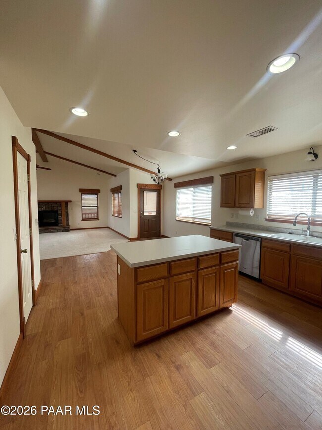 Building Photo - 2575 Solar View Dr