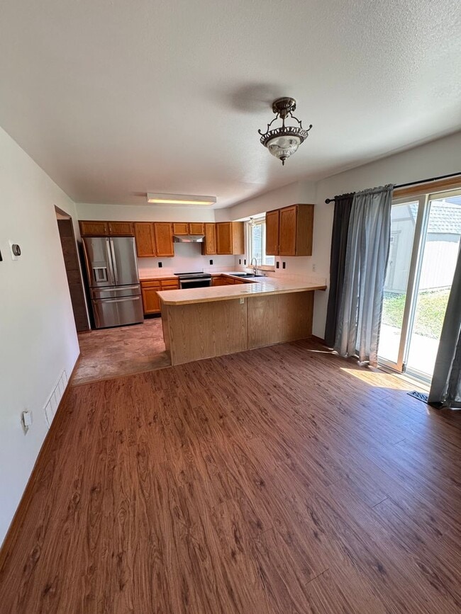 Building Photo - 4 Bed 4 Bath in Briargate $2595 Pet Friendly