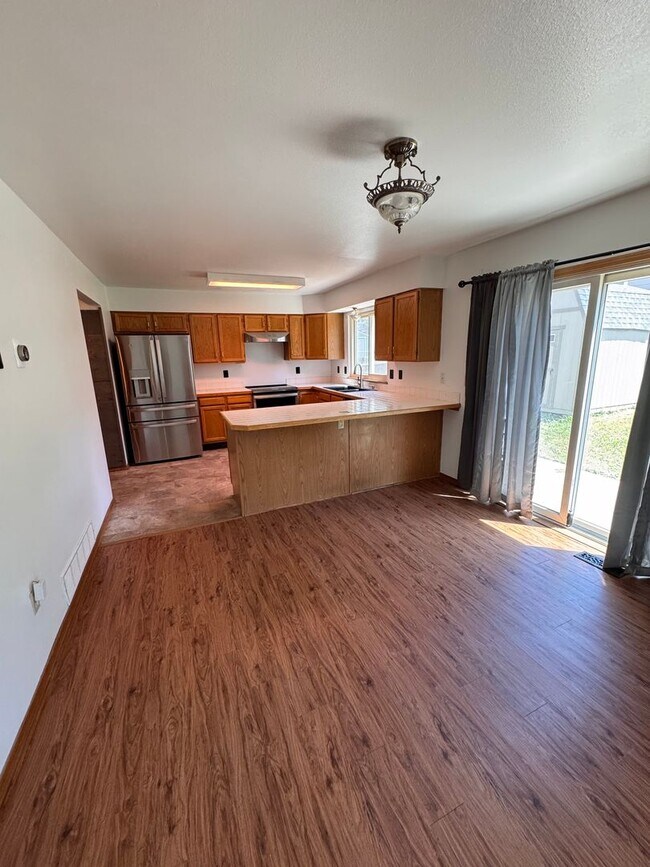 Building Photo - 4 Bed 4 Bath in Briargate $2695 Pet Friendly