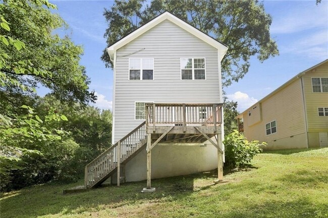 Building Photo - 818 Woods Dr NW