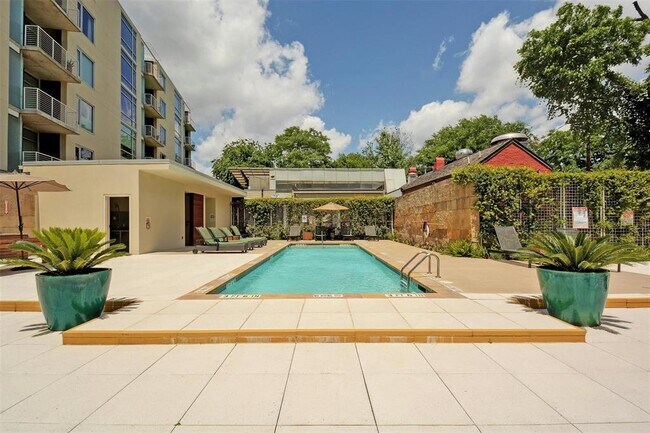 Building Photo - 210 Lee Barton Dr