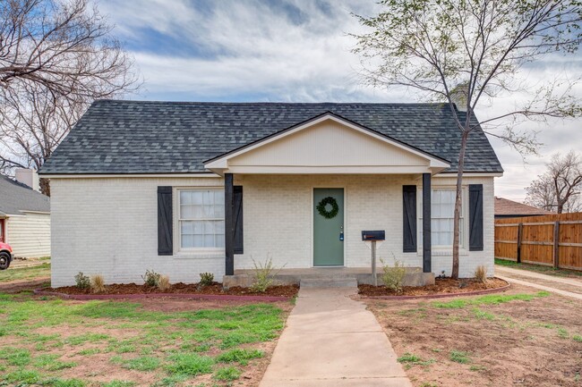 Building Photo - 3 Bedroom 2 bathroom house near TTU!