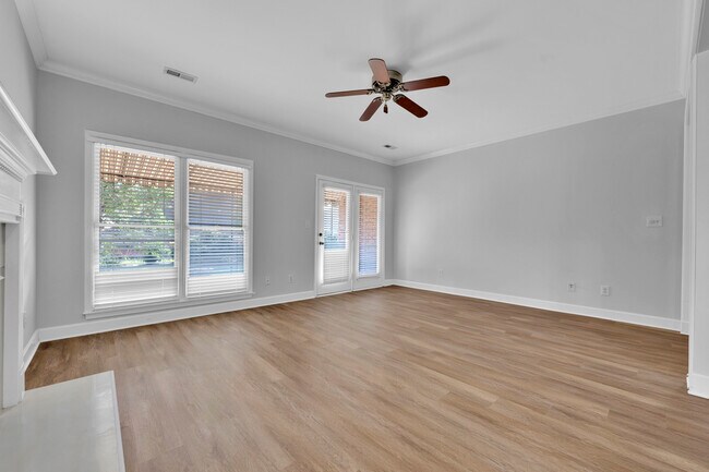 Building Photo - 310 Willow Crest Ln