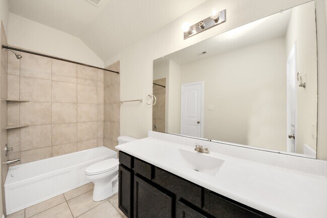 Primary Photo - 1437 Northwood Springs Dr