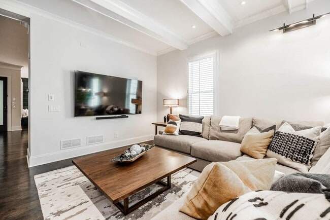 Building Photo - 470 Hamilton St SE