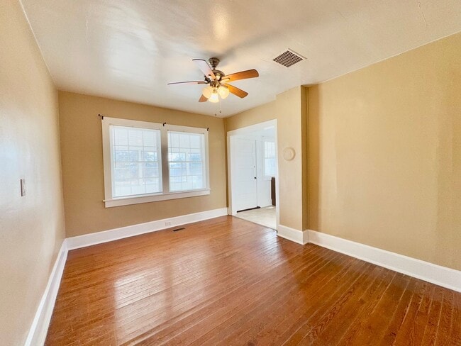 Building Photo - Must See Country Home Minutes to Kerr Lake