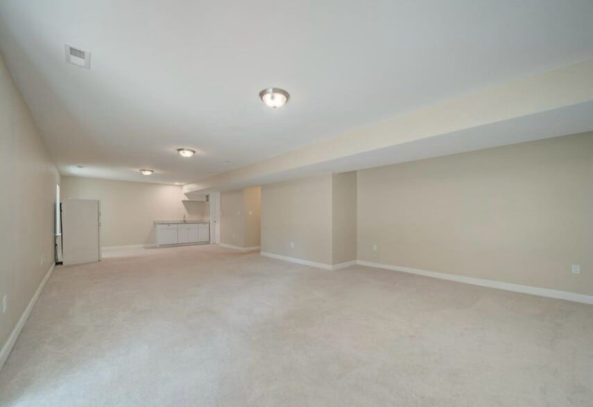 Building Photo - 18413 Cedar Dr