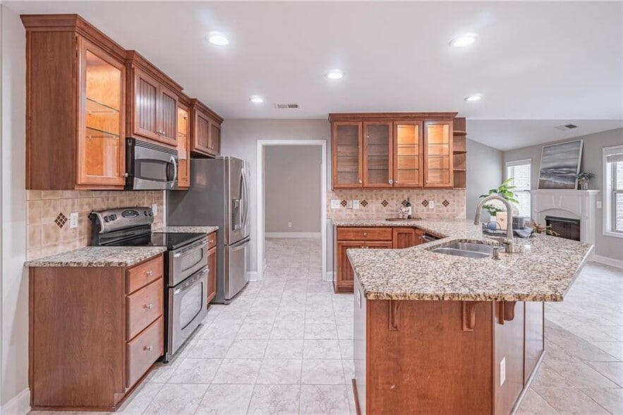 Building Photo - 5660 Crest Hill Dr NE