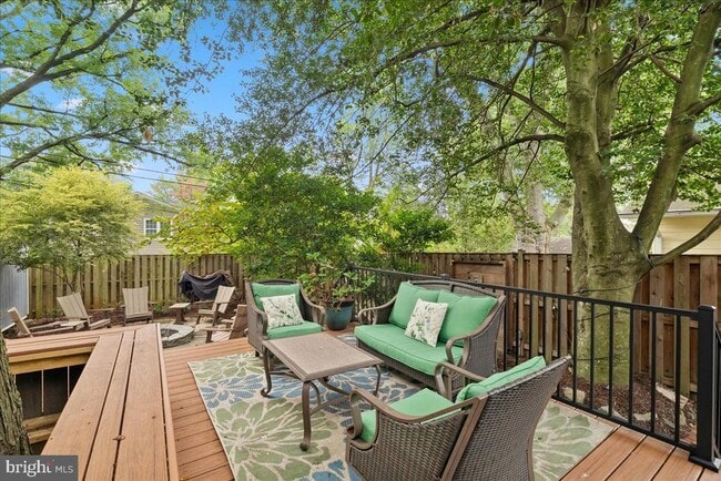 Building Photo - 23 E Walnut St