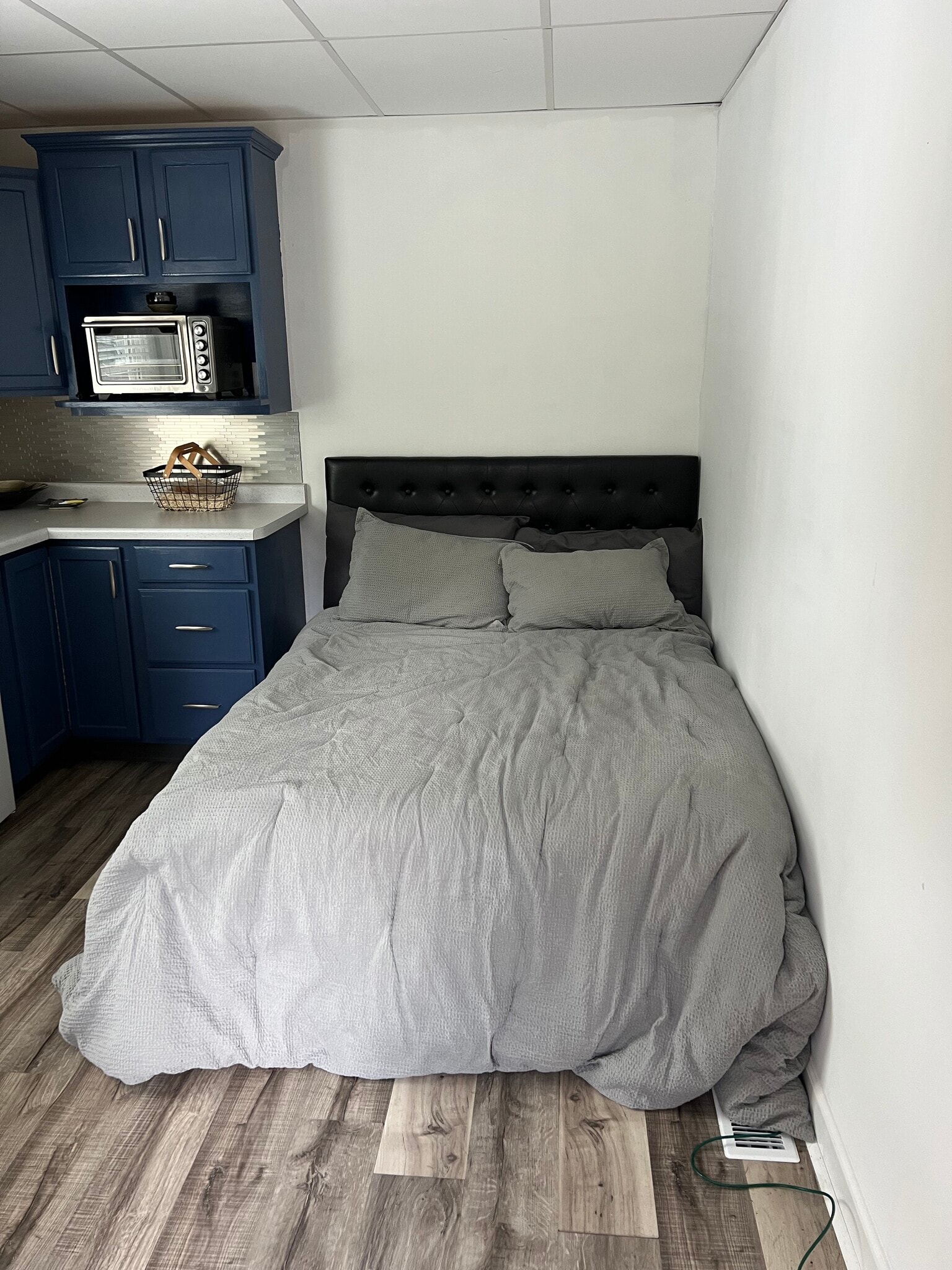 Building Photo - 2388 West Lawn Ave