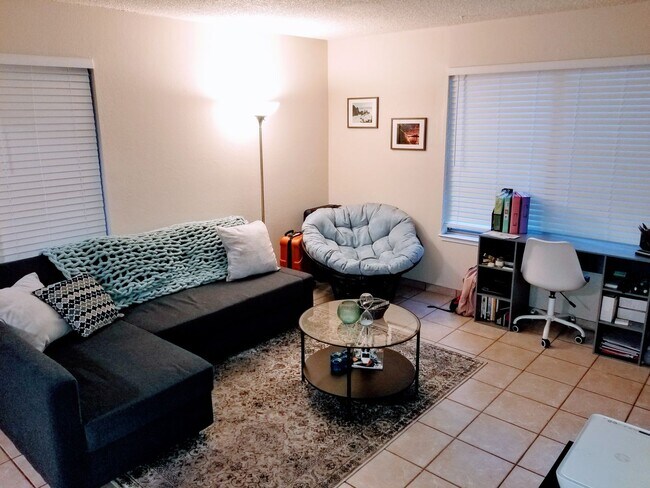 Building Photo - 1 Bed, 1 Bath. Condo! Next to the Heart of NAU Campus!  - Students & Cats OK!! NO Dogs! Avail. NOW!!