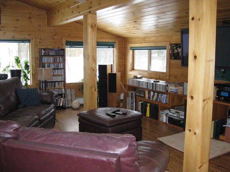 Building Photo - 27 Spruce Ln