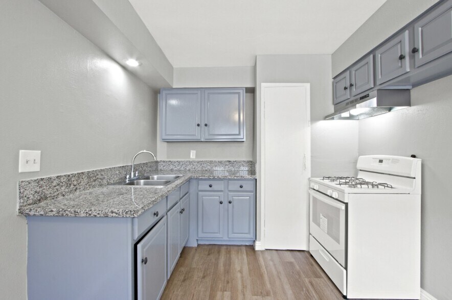 Primary Photo - 1425 W Stoneridge Ct