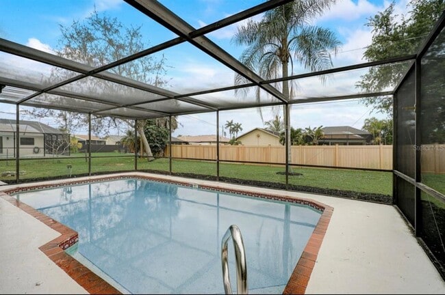 Building Photo - 2214 SE 13th St