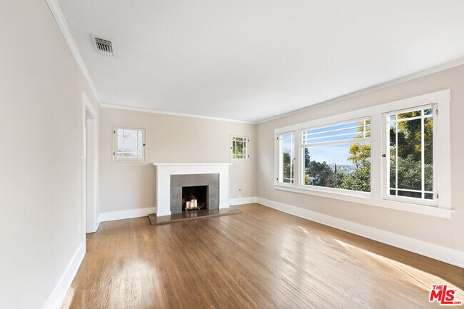 Building Photo - 1843 Lucile Ave