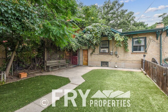 Building Photo - Cozy 1/2 Duplex in Congress Park