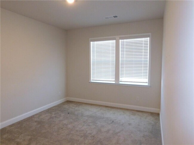 Building Photo - 930 Elderberry Ct