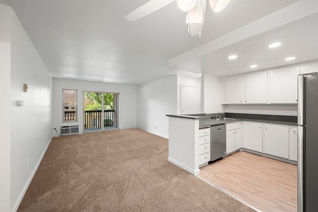 Building Photo - Mission Valley 1 BR/1 BA Condominium at Ra...