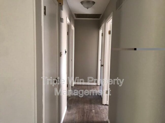 Building Photo - 11627 Petite Chalet Dr