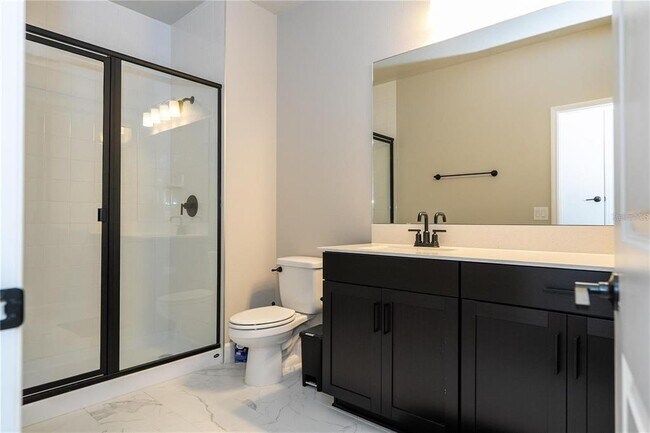 Building Photo - 5090 Shady Pnes Dr