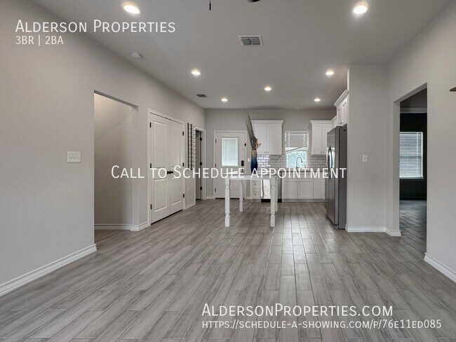 Building Photo - 2410 Golf-
