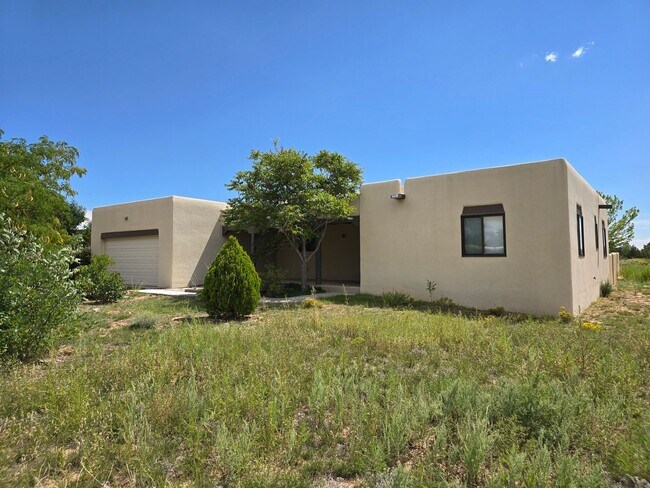 Building Photo - 19 Camerada Rd