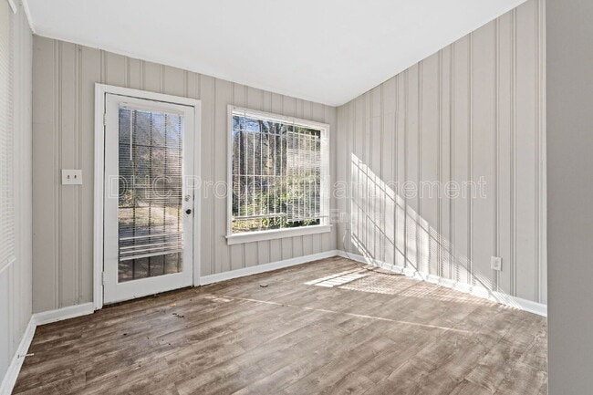 Building Photo - 76 Burbank Dr NW