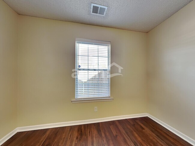 Building Photo - 5 Stemson Way