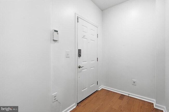 Building Photo - 301 Carson Terrace